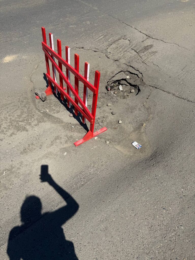 photo-1755085681199-hdt4kxtcn